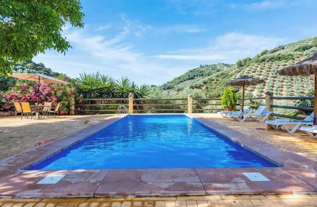 Homerez - Charming Villa in Montefrío with Private Pool