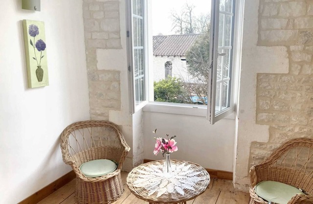 Homerez - Cosy house in the heart of Fleurac with large garden