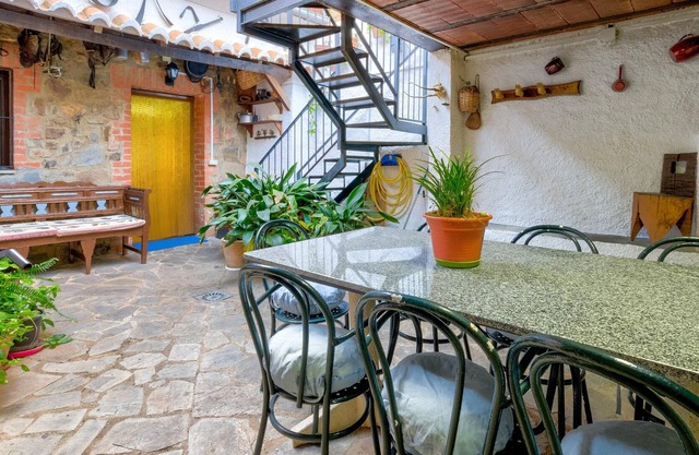 Homerez - House for 8 ppl. with jacuzzi and spa at Puebla de Don Rodrigo