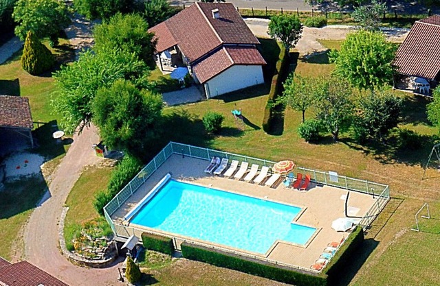 Homerez - House for 7 ppl. with shared pool, garden and terrace at Gorses