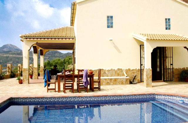 Homerez - Nice chalet for 4 ppl. with swimming-pool and terrace at El Gastor