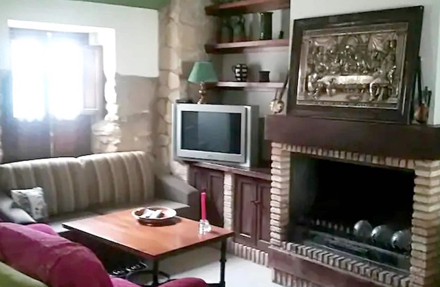 Homerez - Property for 5 ppl. with shared pool, garden and terrace at Úbeda