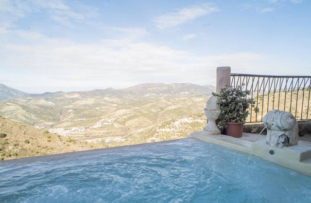 Homerez - Villa for 8 ppl. with swimming-pool, jacuzzi and terrace at Algarinejo