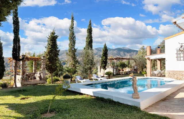 Homerez - Villa in Álora with pool