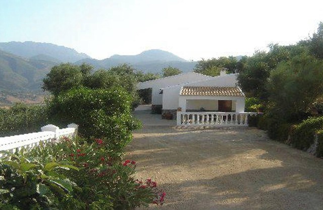 Homerez - Welcoming chalet with lake and mountain view - El Gastor