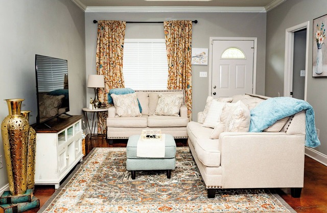 Hometown Hideaway Family Retreat King Suite 6 mi to Youngsville Sports Complex