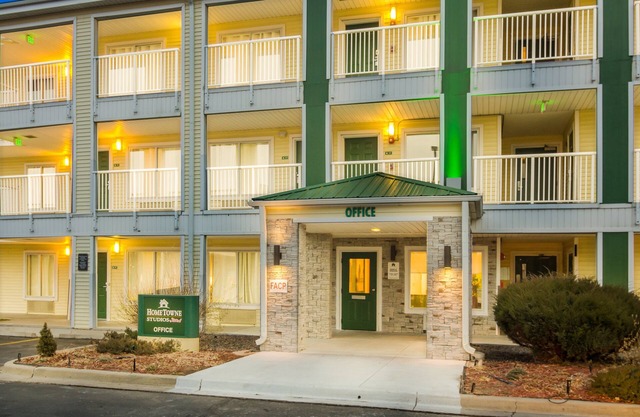 HomeTowne Studios by Red Roof Lake Charles - Sulphur