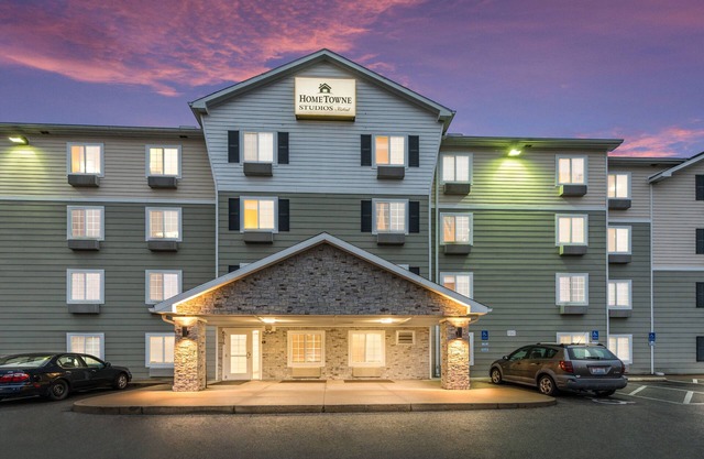 HomeTowne Studios by Red Roof Columbus