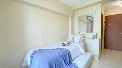 Homey and Best Place Studio Tifolia Apartment By Travelio