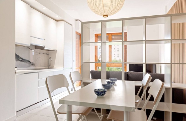 Homiday- New and Lovely Two Bedroom Apartment - Free Parking