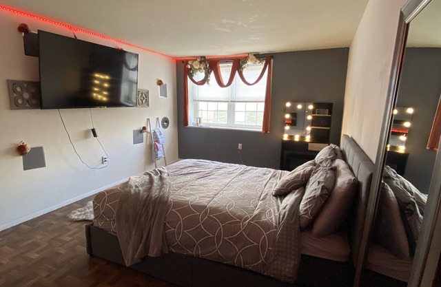 Honey Comb Hideout 2BR Apt