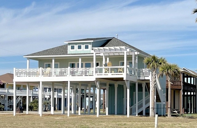 Hooked On A Feeling - 2nd row, Great views, beautiful house! Sleeps 13