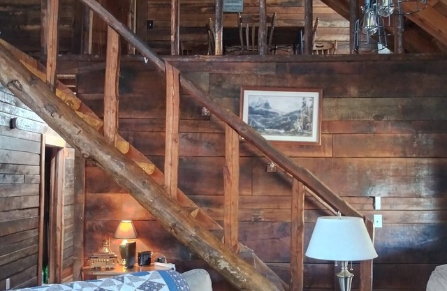 Hoot Nanny's Cabin on Mossy Creek