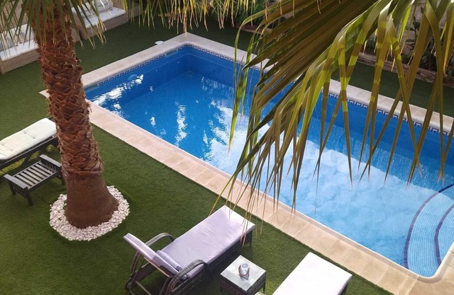 HORNACHUELOS.HOUSE WITH POOL LOS CLAVELES.IDEAL FOR FAMILY AND FRIENDS.