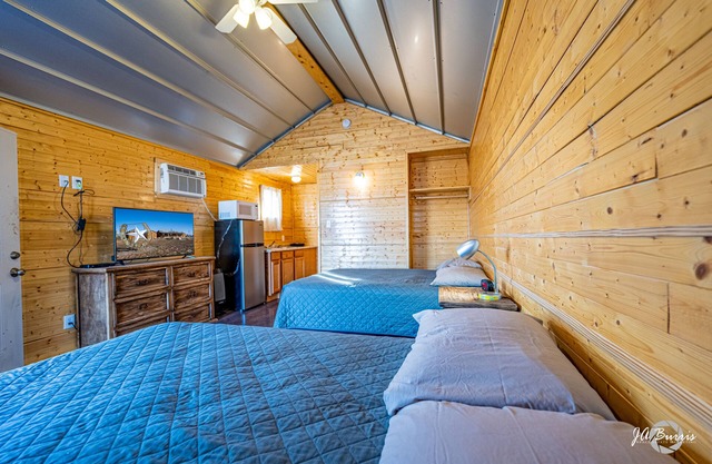 Horseshoe Lodges Cabins & RV Park