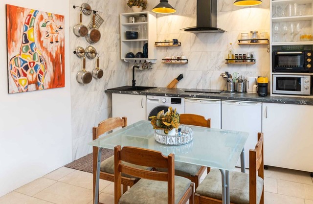 Host & Stay | City Aura