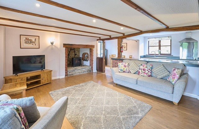 Host & Stay | Coombe Cottage