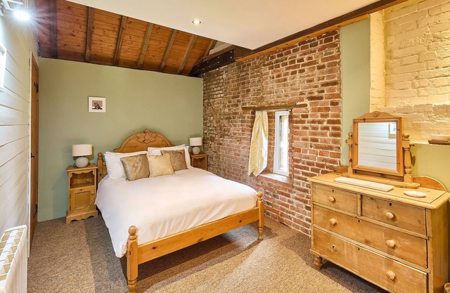 Host & Stay | Granary Barn