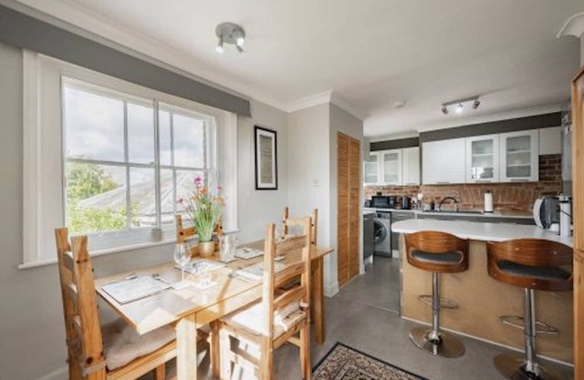 Host & Stay | Manor View