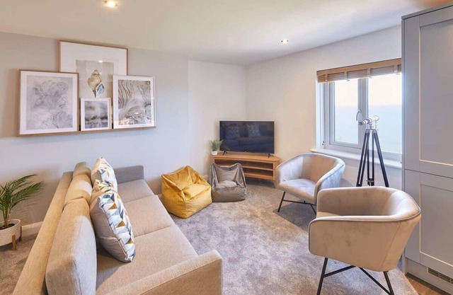 Host & Stay | Sea Watcher