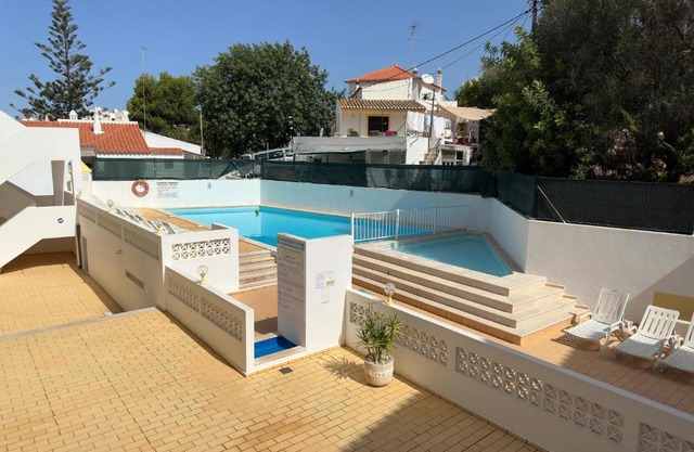 Host Wise - Lively Charming Apartment w Pool