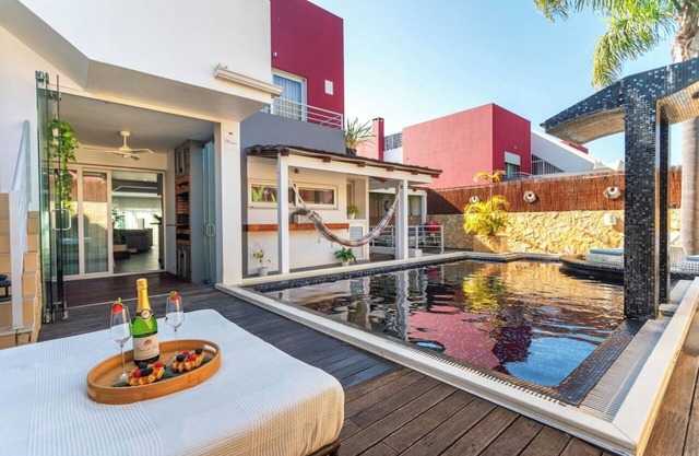 Host Wise - Luxurious House with Private Salt Pool