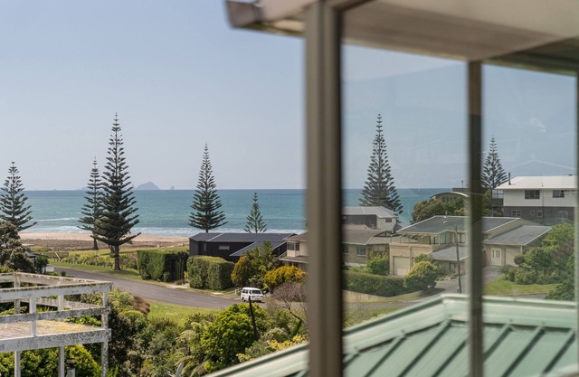 Hosts on the Coast Oarsome in Onemana