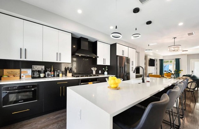 ★ HostWise Stays ★ Huge 4br, 4.5ba, rooftop deck, 5 balconies, garage parking, fire pit, & more!