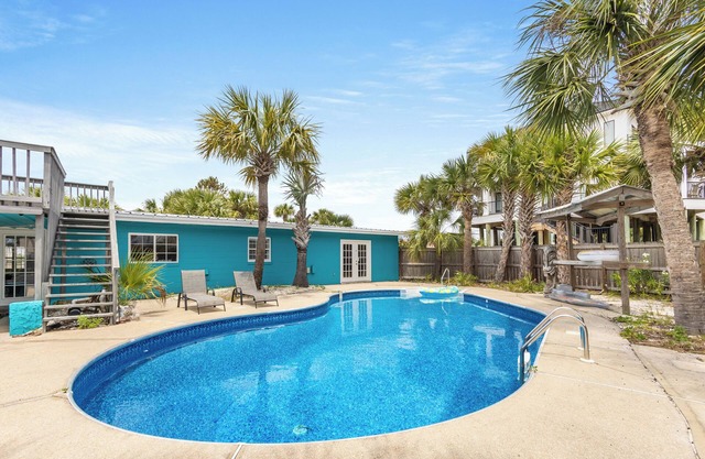 HOT DEAL! 3B Home w/Private Pool!