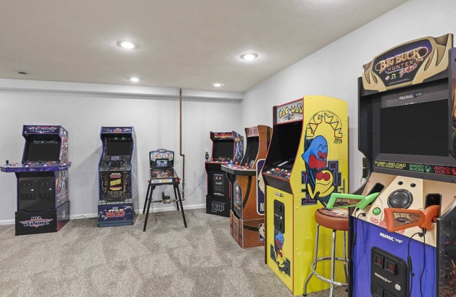 HOT TUB - Arcade Room - Theater - Gym - Sauna