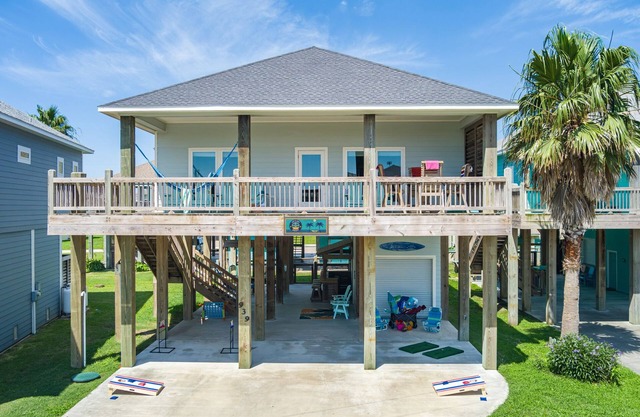 Hot Tub, Gulf & Beach Views, Tiki Bar, Grill, Games, Dogs