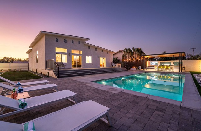 *Hot Tub Heat included* | 2 King suites | EV charger