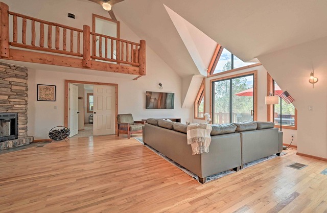 Hot Tub & Mtn View: Dog-friendly Payson Getaway!