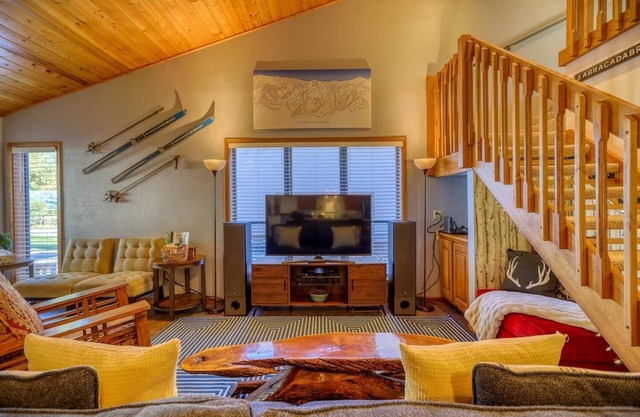 Hot Tub Tranquil Oasis Near the Lake