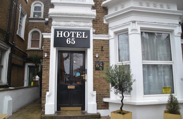Hotel 65