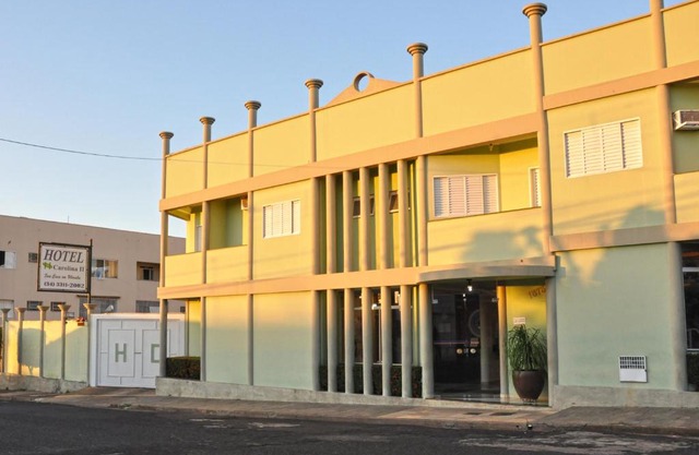 Hotel Carolina 2 - próximo a Universidade de Uberaba uniube - ao Aeroporto Fórum De uberaba - hospital Mario Palmeirio ao Hospital São Marcos e hospital Regional
