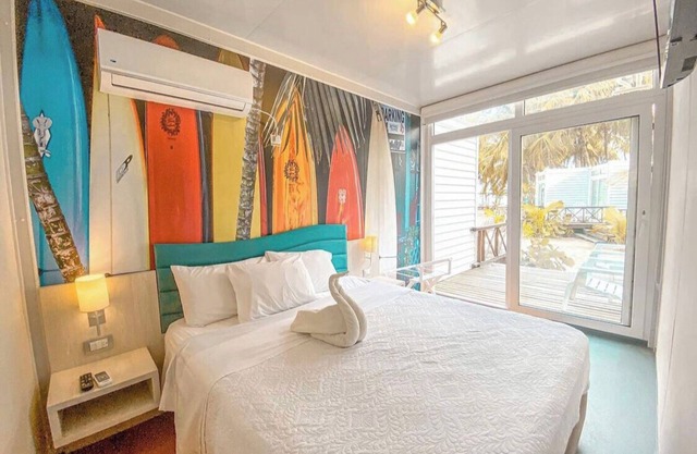 Hotel on the beach facing the sea, 2 people, with breakfast.