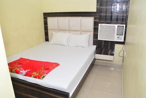 Hotel Dev Guest House Howrah Kolkatav - Excellent Stay with Family, Parking Facilities