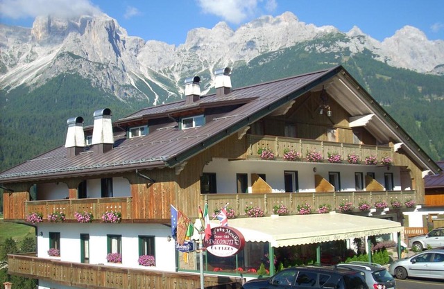 HOTEL DOLOMITI di De Martin D Oscar