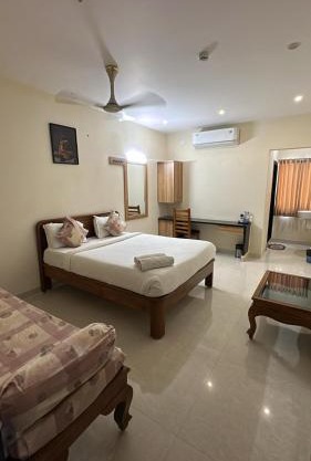 Hotel Gokulam Grand