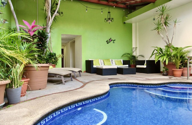 Hotel La Guaria Inn & Suites