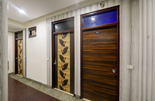 Hotel Lookout Stay Delhi IGI Airport