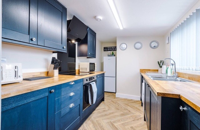 Hough House - 4 bedrooms & spacious