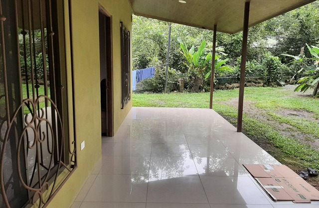 House 30 minutes from Manuel Antonio, quiet place good location