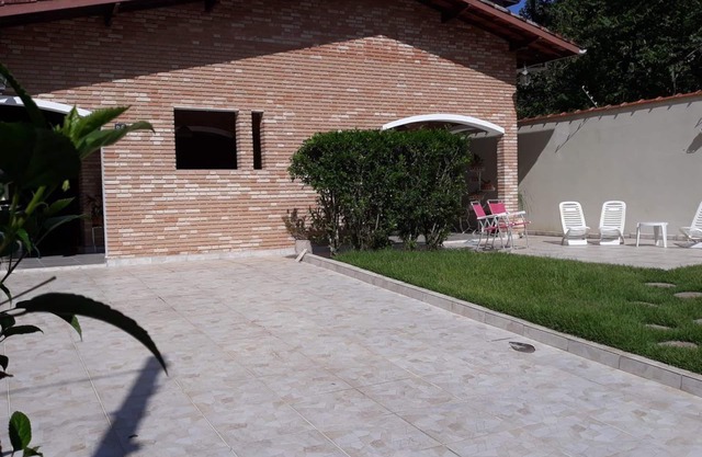 House 5 minutes walk from Enseada beach