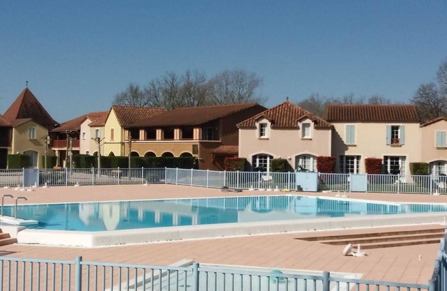 House 5 p in residence of tourism 3 stars with heated swimming pool.