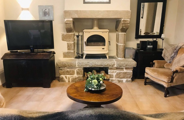 House 8 pers + 1 baby - PMR access - in Monts d'Arrée. (Pets welcome!)