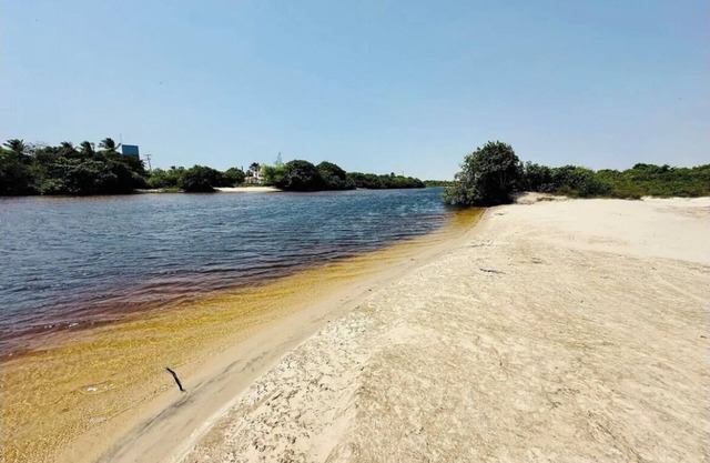 House in a gated community in Sto Amaro do Maranhão, close to the river and lakes.