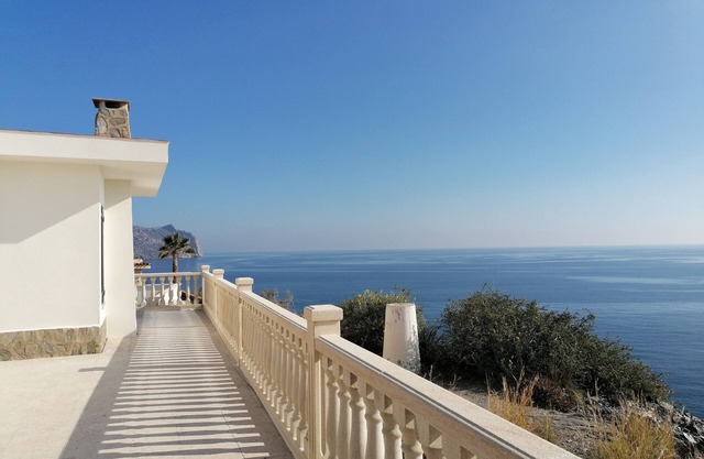 House directly by the sea with unbelievable sea look; Aguilas-Todosol