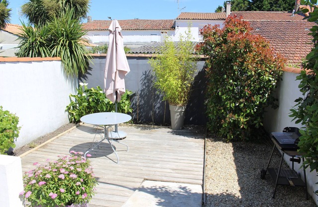 House downtown, Garage, internet access, Terrace, private enclosed courtyard